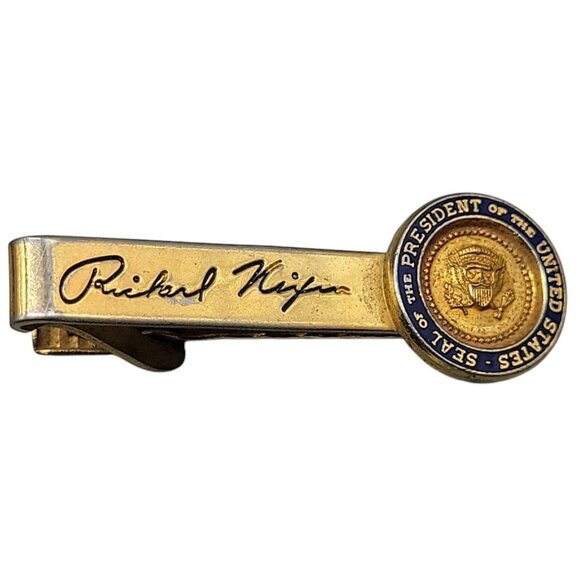 Richard Nixon Presidential Seal Tie bar Original White House Gift Gold Plated